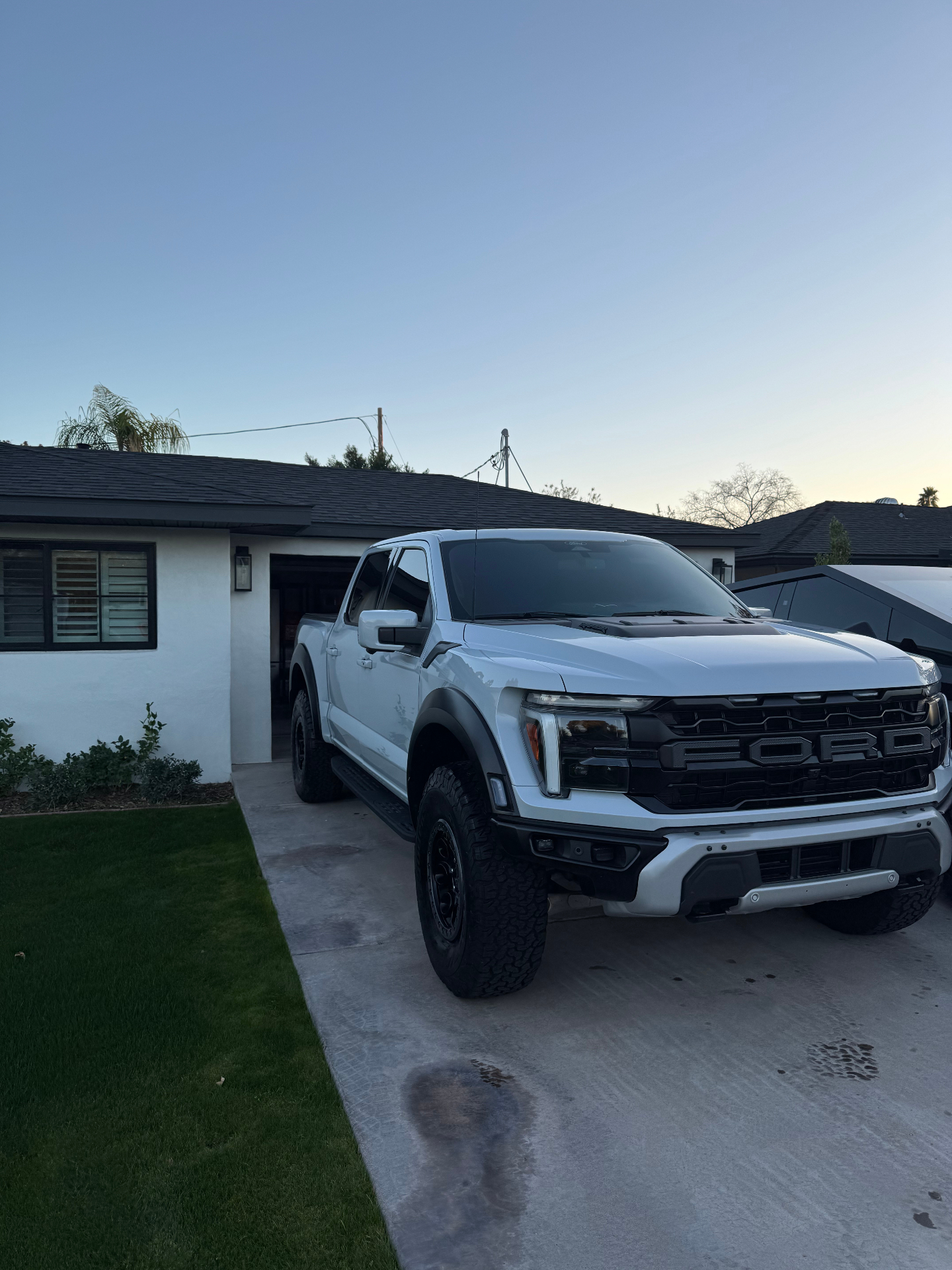 White Ford Raptor after Glendale mobile detailing service